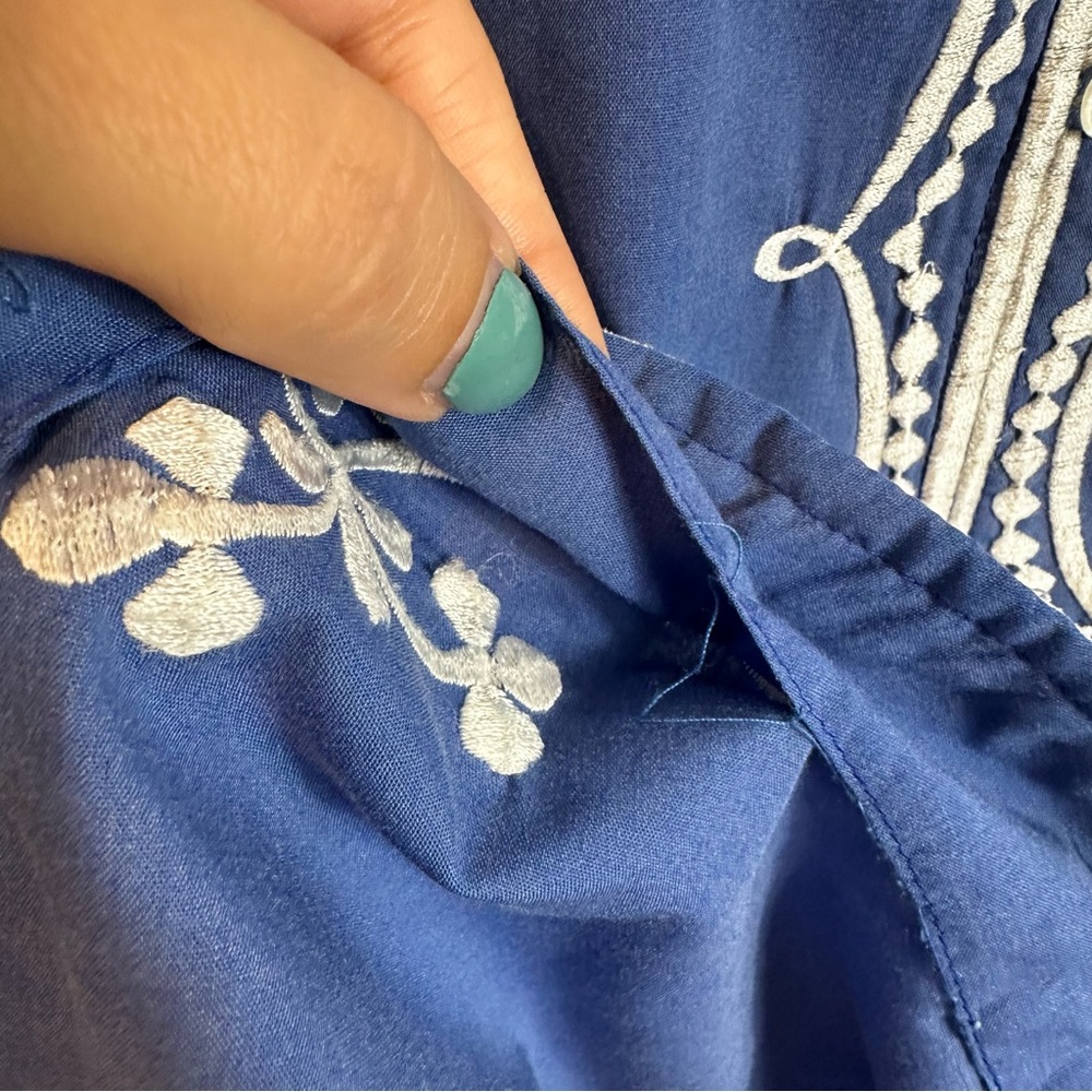 Vintage Foyers Of Hawaii Embroidered Button Front Tunic Top FLAWS - Picture 9 of 12